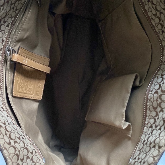 Coach Signature Gallery Jacquard Tan Canvas Tote With Leather Trim (authentic) - Picture 5 of 16